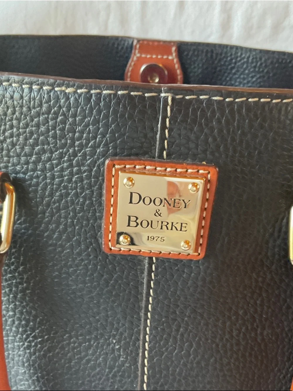 Dooney & Bourke classic dooney